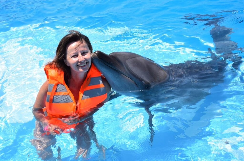 SWIMMING WITH DOLPHINS (30 min)